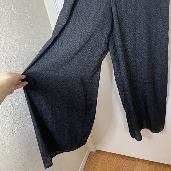 Gianni Bini black dotted wide leg flowy jumpsuit size small -no belt- - Picture 3 of 6